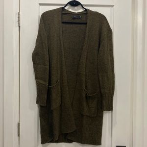 Size Medium aritizia Talula sweater cardigan green